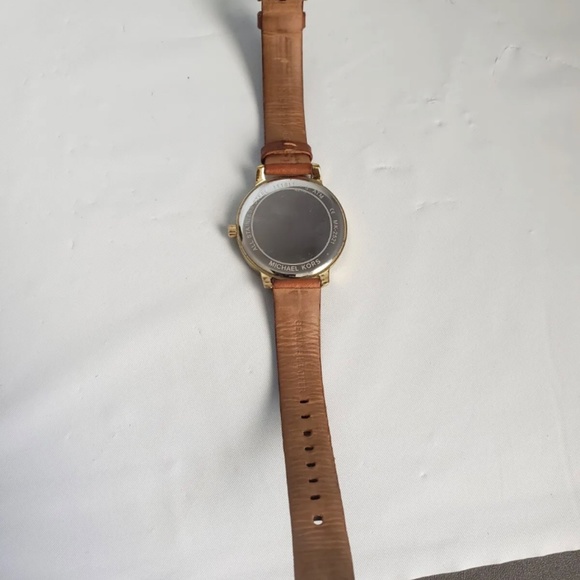 Michael Kors MK2521 Hartman Gold Dial Brown Leather Strap Women\'s Wrist Watch